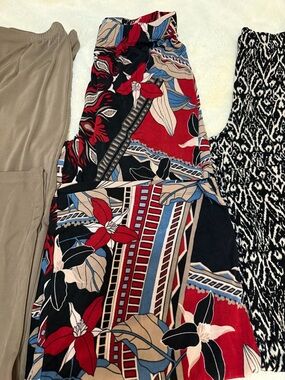 Chico's 3 pairs Travelers Pants all Sz 2R (12R) Taupe, Blk/Wht Graphic Designs